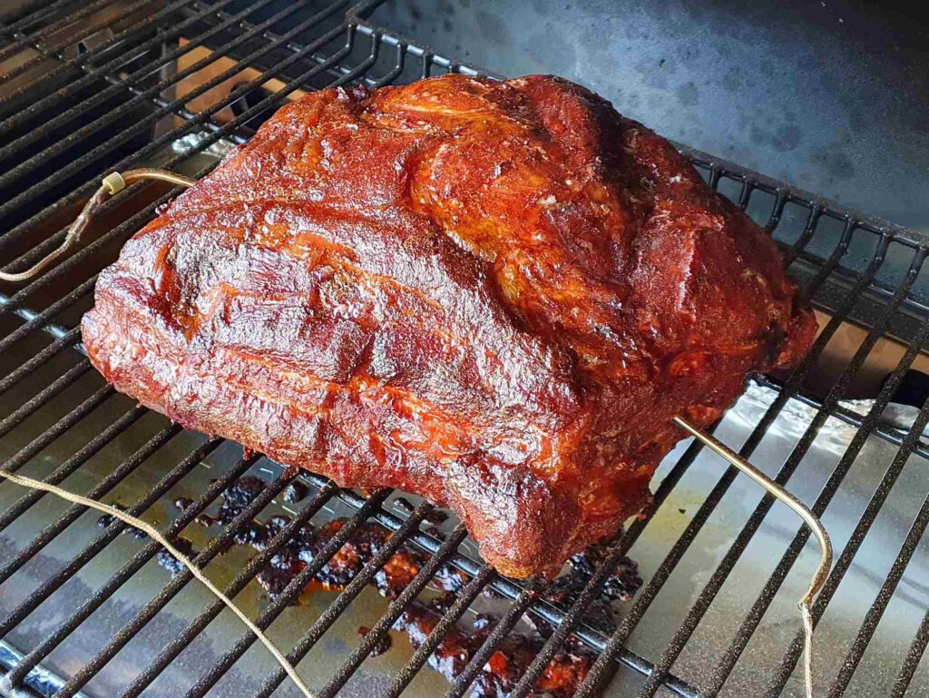 Boston Butt kurz vor dem Einwickeln in Butcher Paper